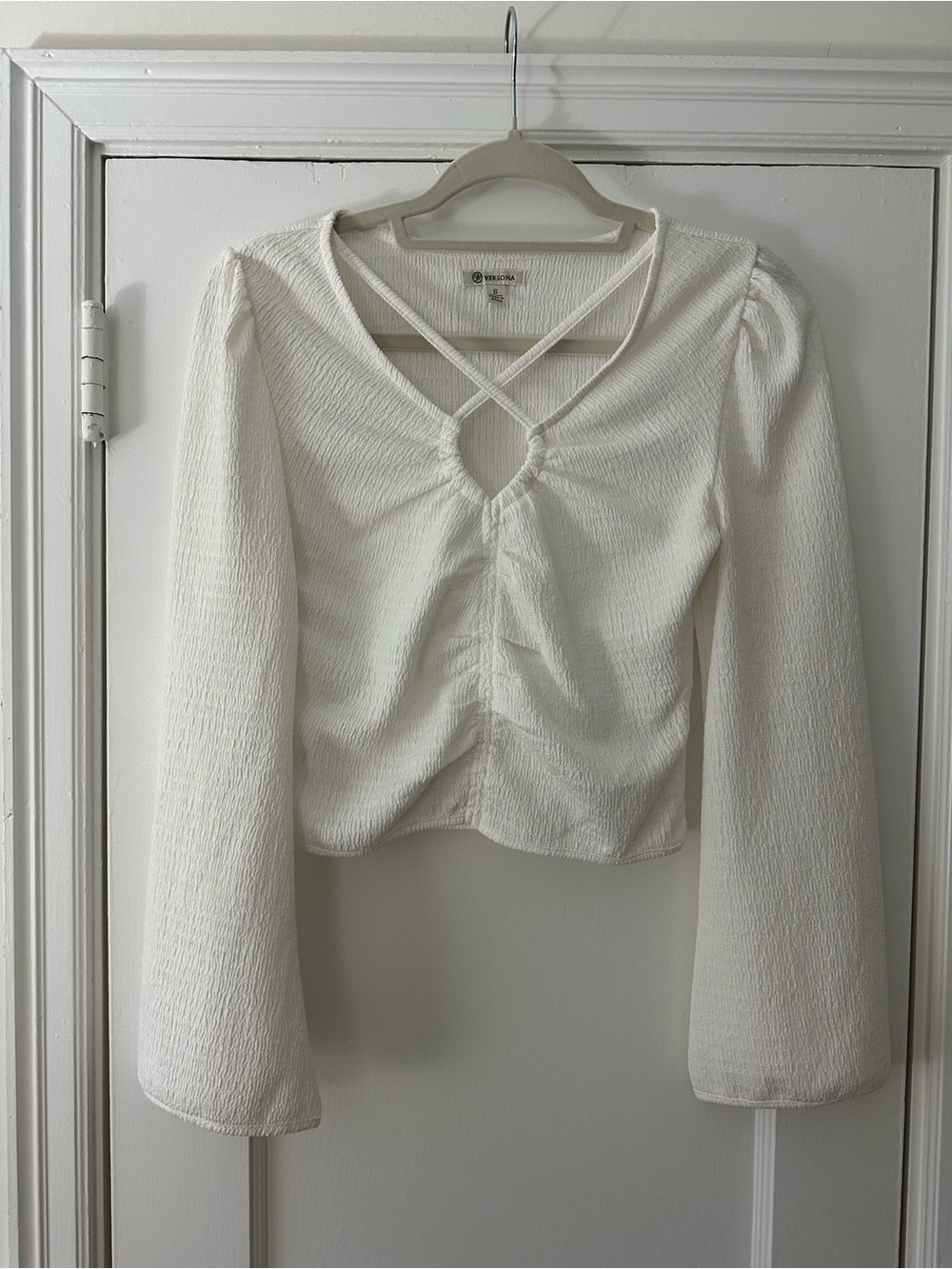 Versona White Long-Sleeve Crinkle Knit Top with Keyhole